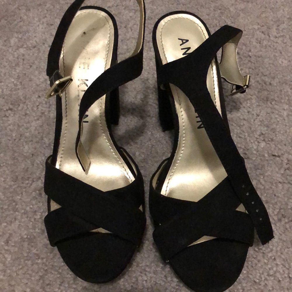 Anne Klein size 9.5 black suede heels